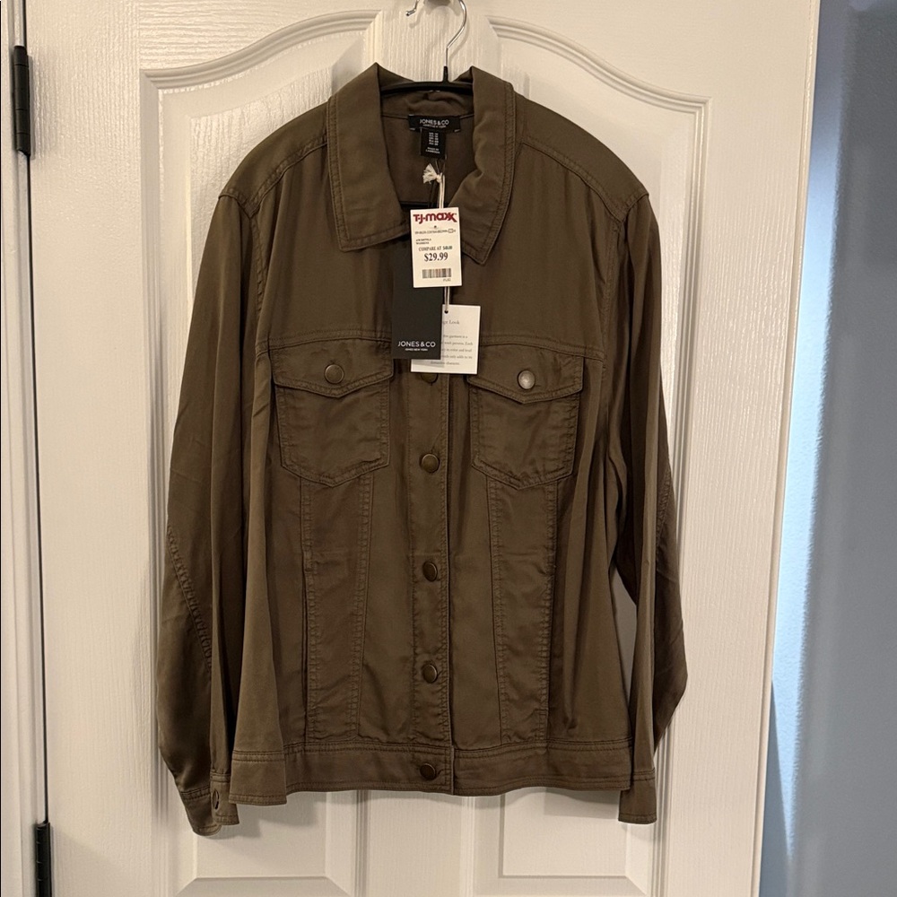Women's lightweight trucker jacket.